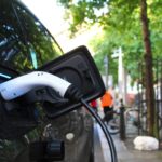 Achats de voitures électriques : qu’est-ce qui freine encore les Français ?