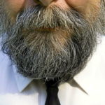 La barbe est-elle vraiment un nid à microbes ?