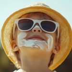 Ce composant de nos crèmes solaires inquiète les scientifiques