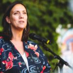 En Avignon, Elisabeth Degryse, ministre présidente de la FWB face aux artistes : faire mieux avec les mêmes moyens