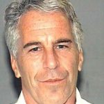 Même mort, Jeffrey Epstein revient hanter Donald Trump et le mouvement Maga