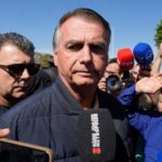 Au Brésil, l’ancien président Jair Bolsonaro contraint de porter un bracelet électronique
