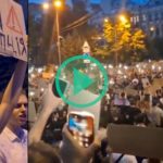 En Ukraine, Volodymyr Zelensky fait face à de premières manifestations depuis le début de la guerre