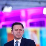 Au Portugal, le premier ministre renonce à son alliance avec les socialistes et donne des gages à l’extrême droite