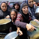 Parachutage d’aide à Gaza: des moyens “coûteux et inefficaces” contre la famine pour le chef de l’Unrwa