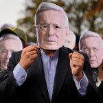 En Colombie, l’ancien président Alvaro Uribe condamné à douze ans d’assignation à résidence