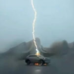 Que se passe-t-il si une voiture électrique est foudroyée ?