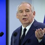 Avec son budget invendable, François Bayrou joue-t-il au poker menteur ?