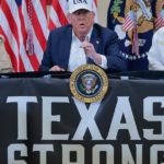 Sur le site des inondations au Texas, Trump défend la réponse des autorités