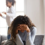 1 900 € pour 3 personnes : le combat invisible des familles monoparentales